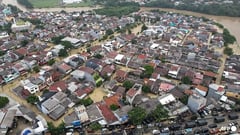 Hundreds evacuated as torrential rains flood Indonesia capital