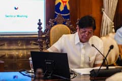 Marcos approves funding for child dev’t centers in Phl