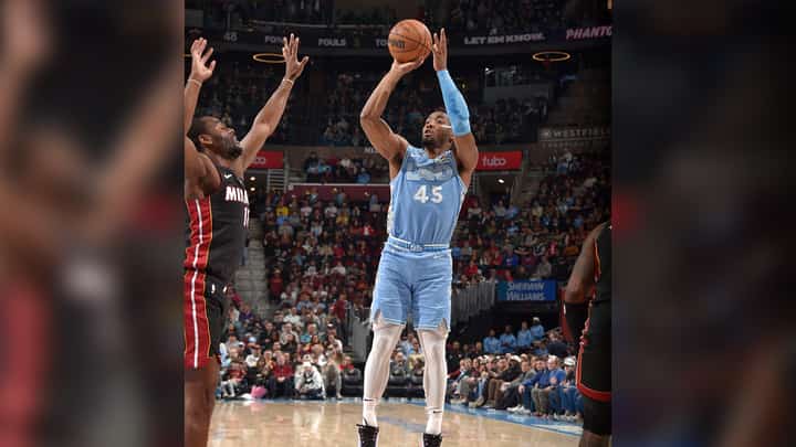 Donovan Mitchell drops 26 points to lead the Cleveland Cavaliers to a 112-107 victory over the Miami Heat in the NBA regular season.