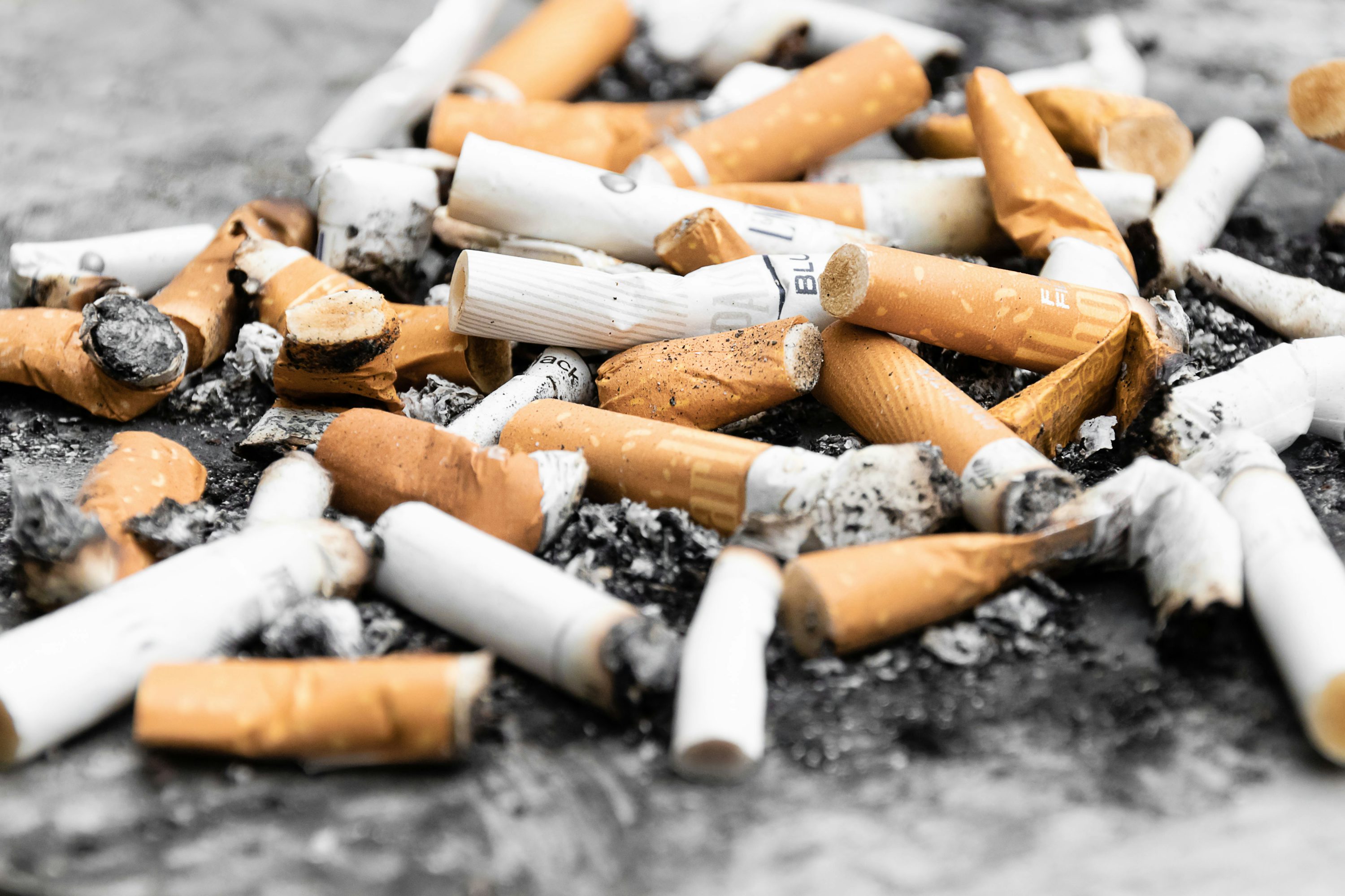 Expert sounds alarm on risks of second, thirdhand smoking