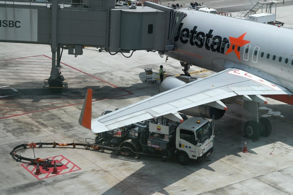Flight to Sydney were injured.