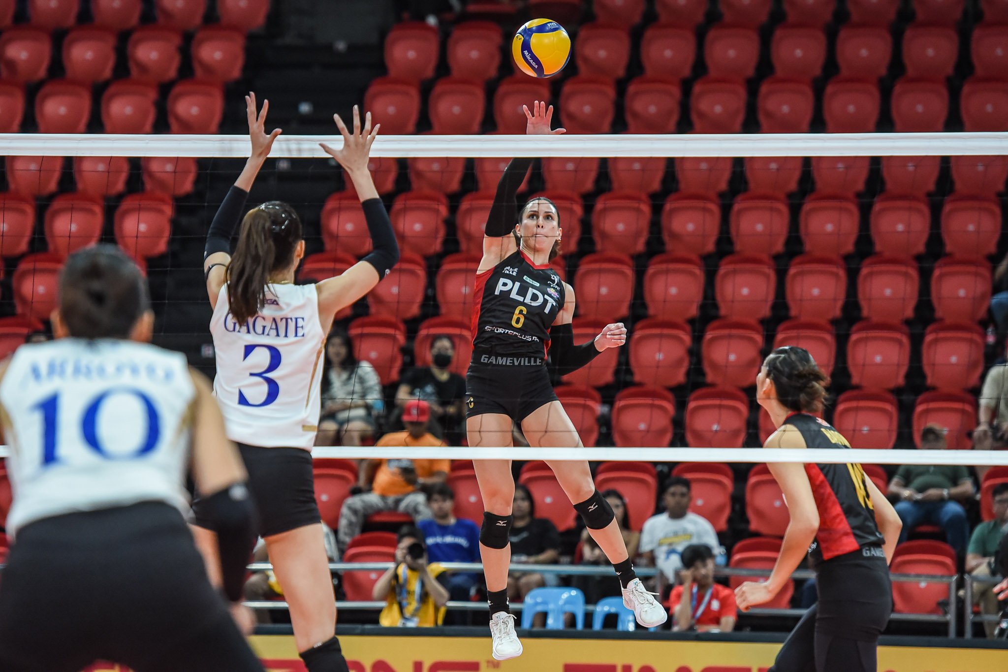Savi Davison of PLDT insists that winning the PVL All-Filipino Conference title is foremost on her mind.