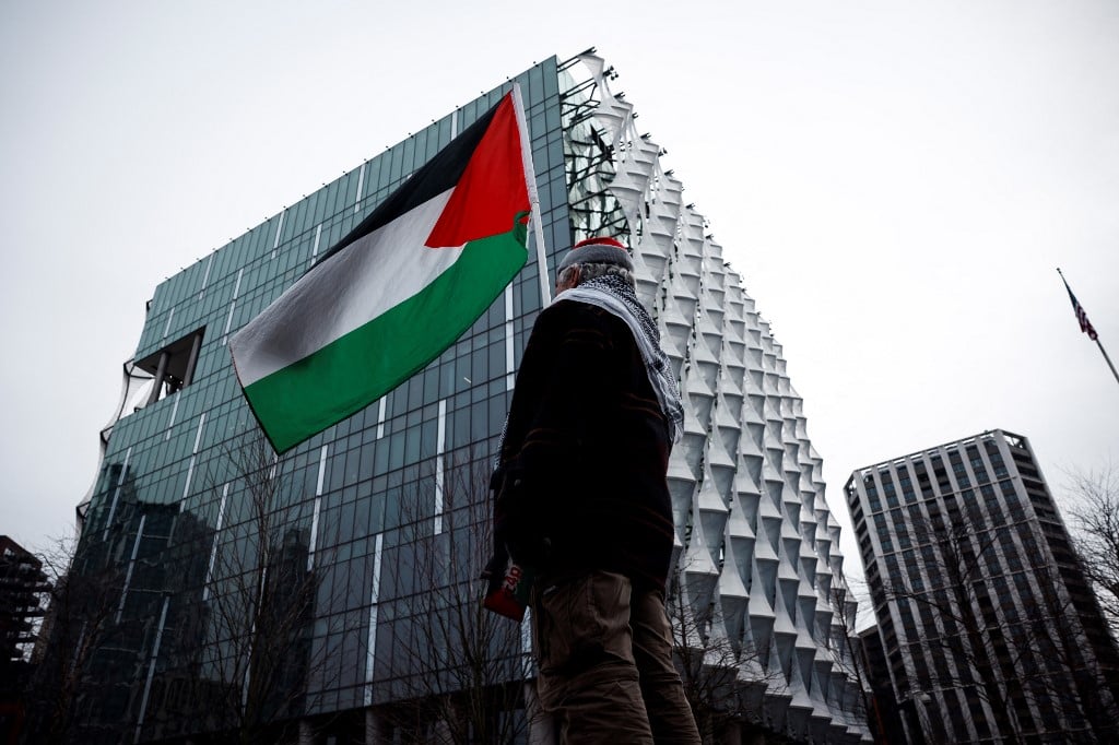 UK police close area around Big Ben as man with Palestinian flag scales tower
