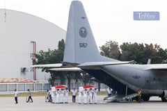 Fallen airmen arrive at Villamor Airbase