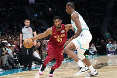 INTO THE GROOVE: Cleveland clips Charlotte, stretches winning streak to 13