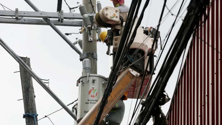 Meralco refund cuts bills by P100