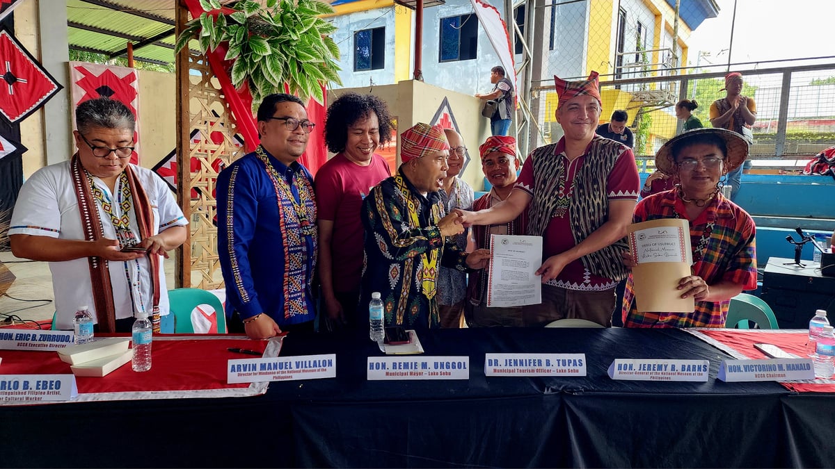 The signing of the usufruct agreement for the establishment of a NMP component museum in Lake Sebu, led by NMP director general Jeremy Barns and Lake Sebu mayor Remie M. Unggol.