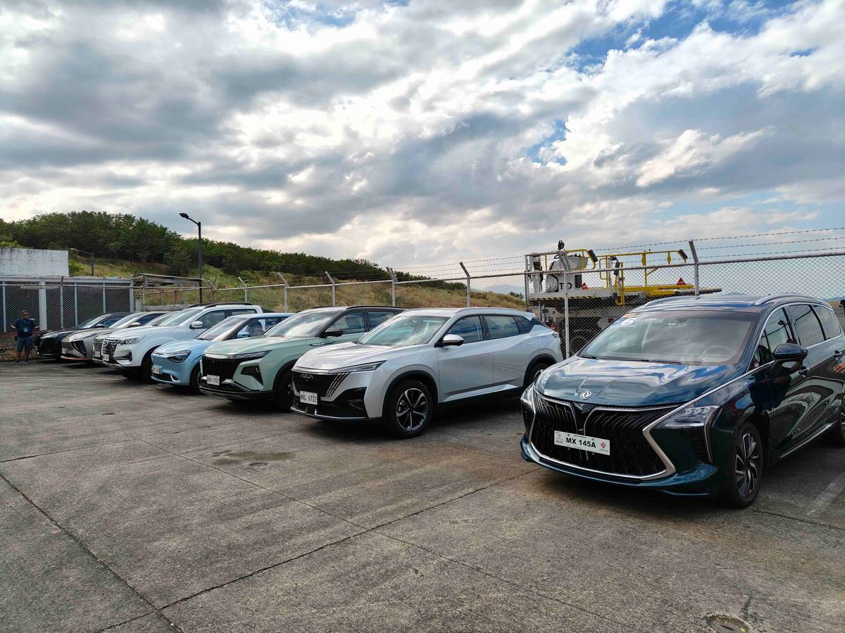 Dongfeng’s lineup takes center stage at Subic Bay’s airport hangar, showcasing a mix of EVs, hybrids and MPVs ready to hit the road.