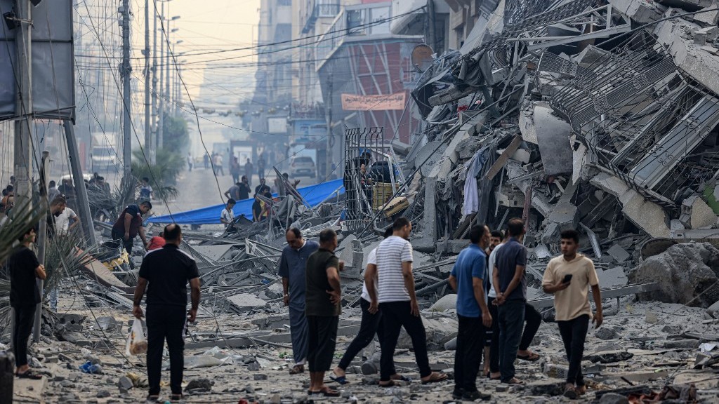 Israeli air strike in Gaza ahead of new talks on truce with Hamas