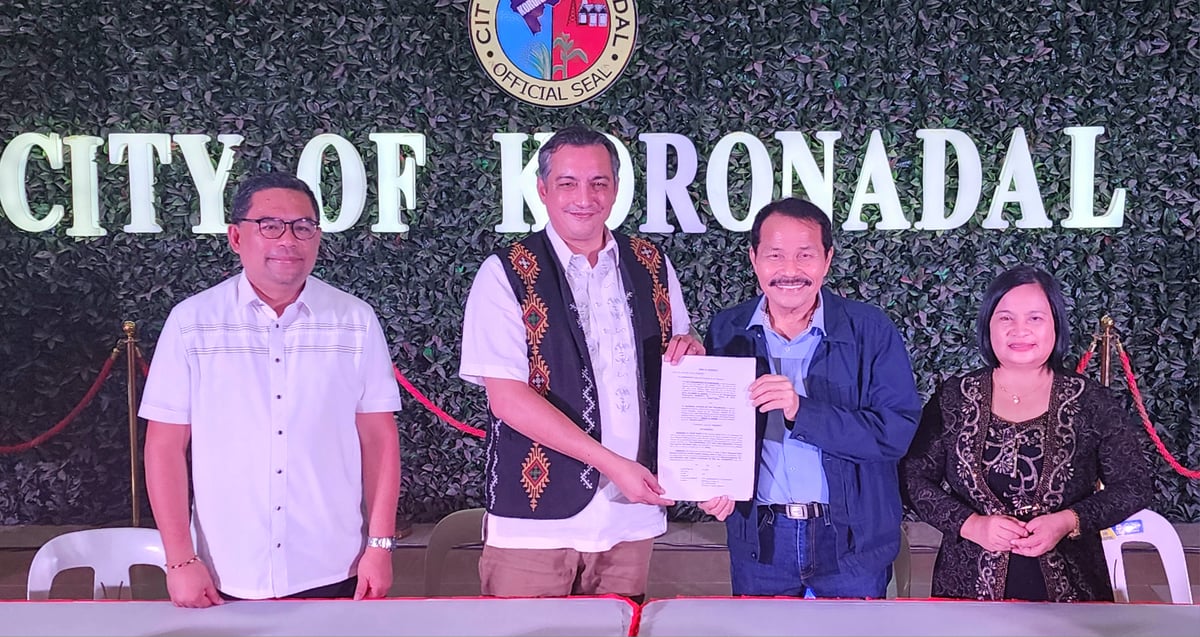 NMP director for Mindanao and National Commission for Culture and the Arts Subcommission for the Arts commissioner Arvin Manuel Villalon, NMP director general Jeremy Barns, Koronadal City mayor Eliordo U. Ogena and Koronadal City councilor Maria Ester M. Catorce.
