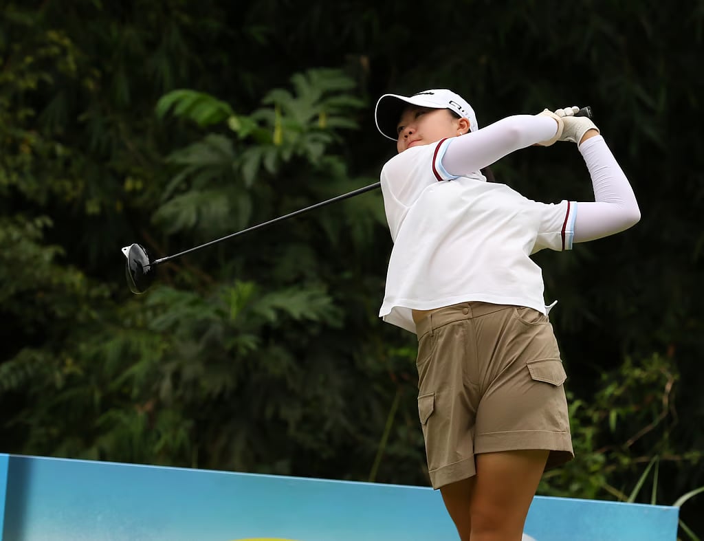 Villacencio rides luck, nerves to grab 3-shot lead