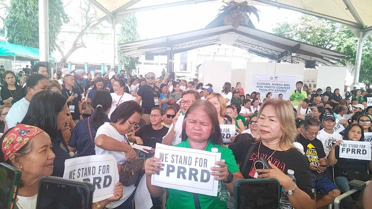 Candle lighting and prayer for Duterte at Rizal Park, attended by Dabawenyos on March 11.
