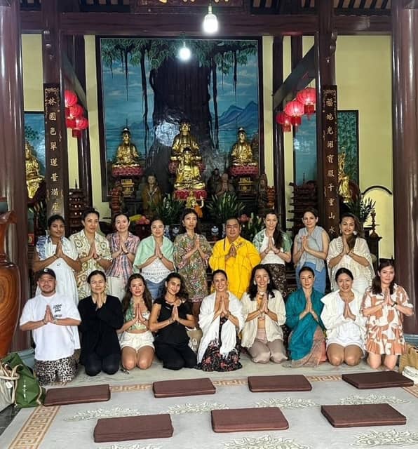 In collaboration with Soulful Feasts, Solenn and her companions found themselves at the Namia River Retreat, a haven designed to foster connection and introspection.