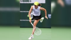 SHINING IN THE RAIN: Swiatek coasts to Indian Wells quarters
