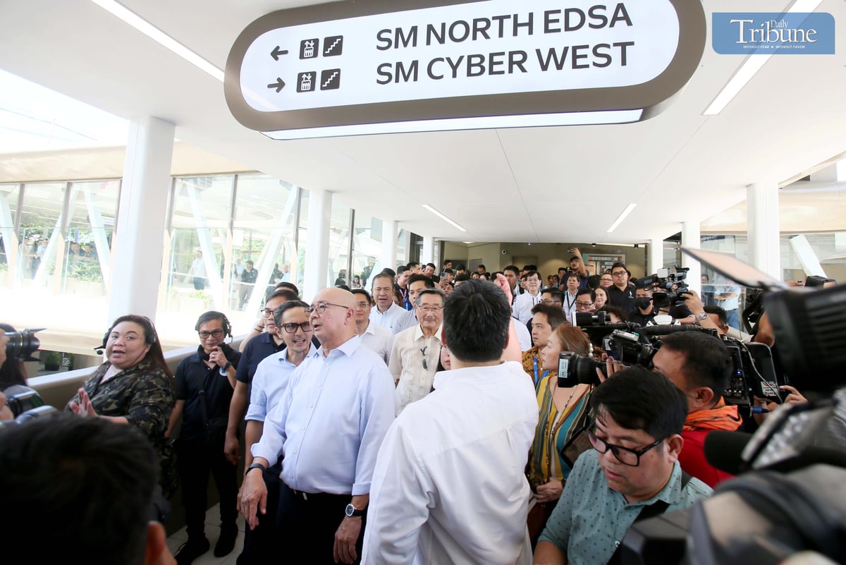 Transportation Secretary Vince Dizon, MMDA Chairman Don Artes, SM Prime Holdings President Jeffrey Lim, and Green EDSA Movement and Management Association of the Philippines Chairman Eduardo Yap inspect the newly opened SM North EDSA Busway Concourse during its inauguration on Thursday, 13 March.