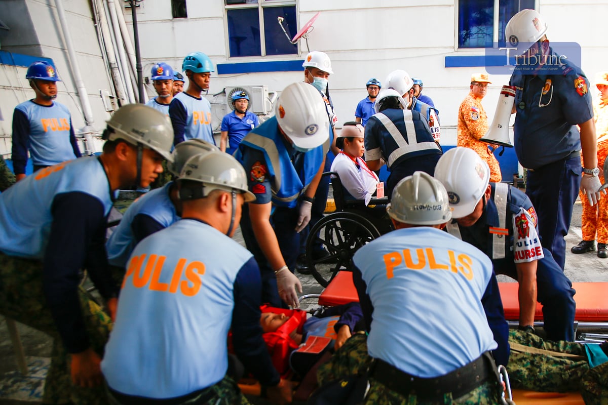 MANILA'S FINEST: Personnel from the Manila Police District participate in the first-quarter nationwide simultaneous earthquake drill at MPD grounds on UN Avenue, Manila, on 13 March 2025. The quarterly exercise aims to enhance preparedness among agencies and local government units while educating the public on earthquake safety measures.