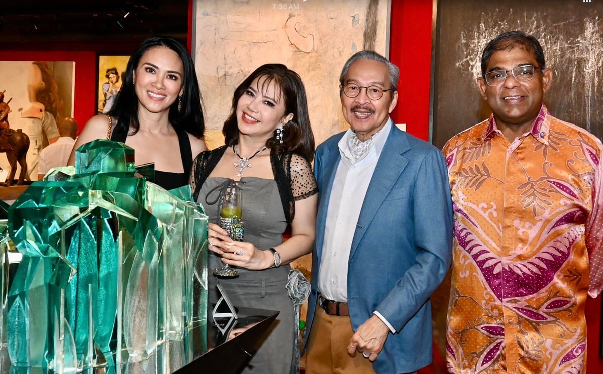 Irene Wiecklein, author, Artist Ramon Orlina and Ambassador of Malaysia, Melvin Castelino