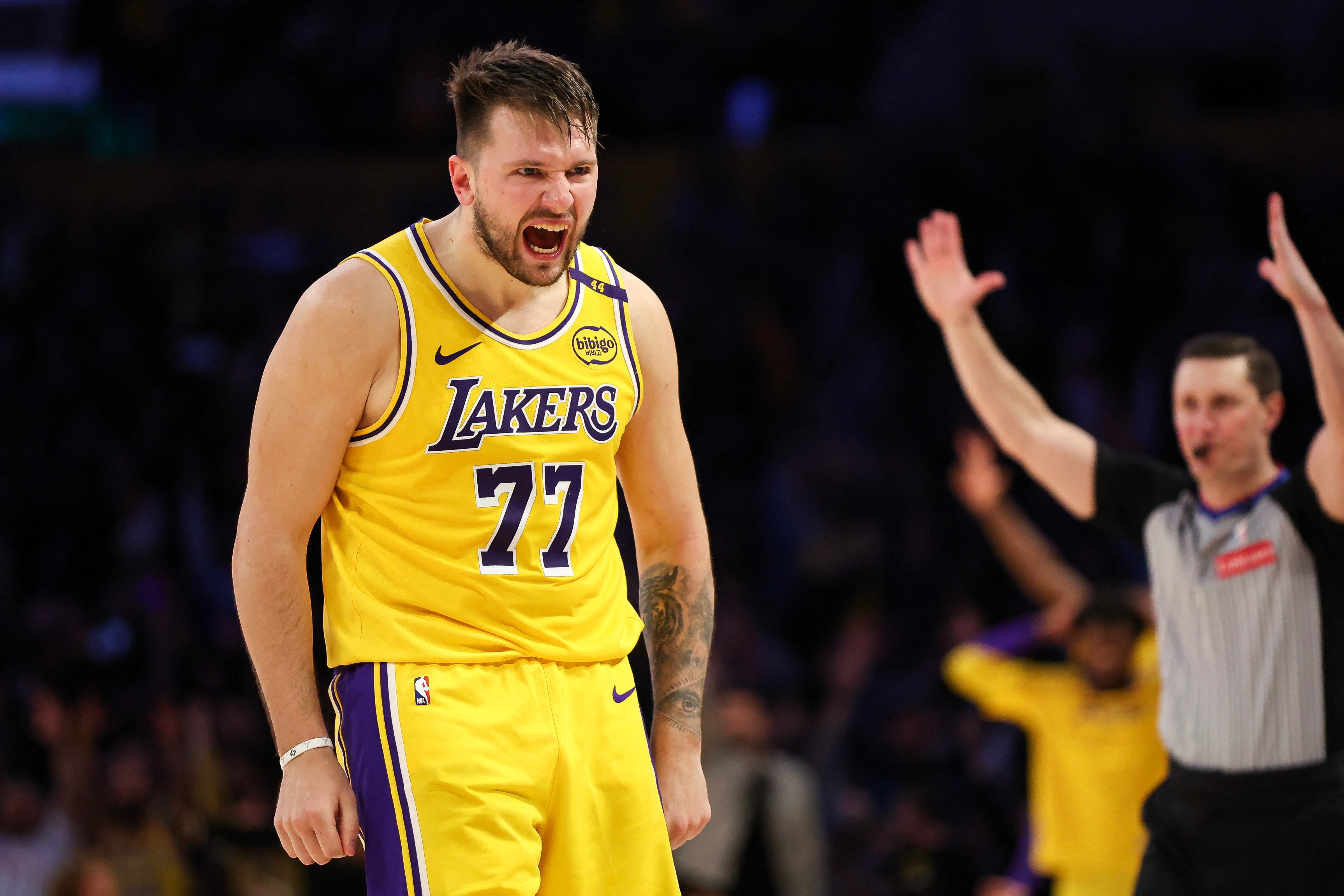 Lakers eye playoffs, Mavs head for lottery