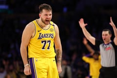 Lakers eye playoffs, Mavs head for lottery