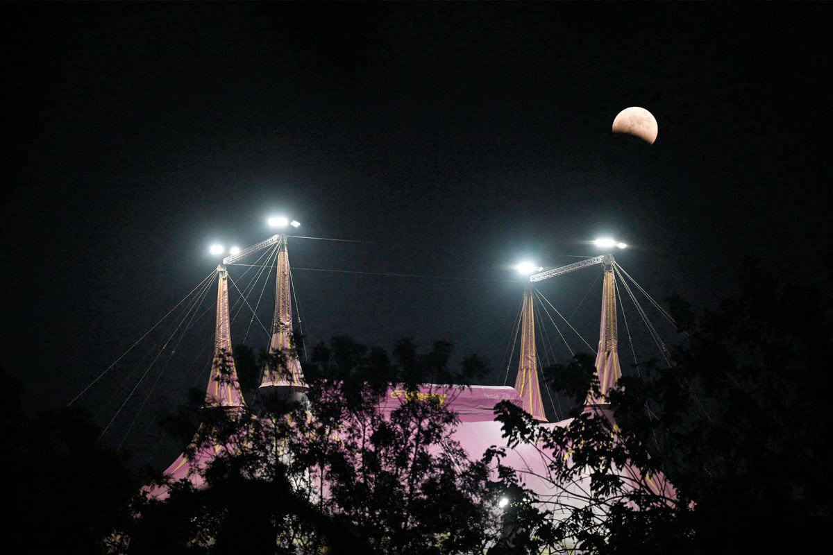 Stargazers marvel at ‘Blood Moon’