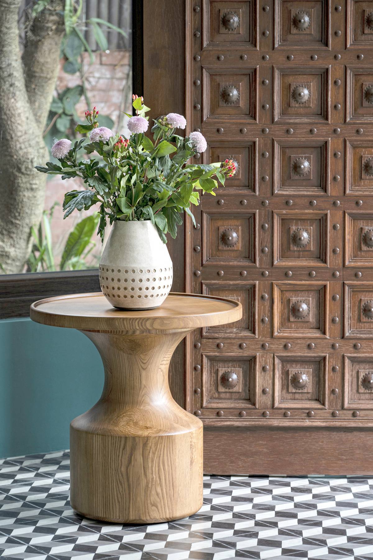 Renzo Pedestal Table.