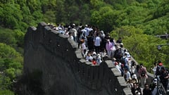 China deports Japan tourists over Great Wall buttocks pic