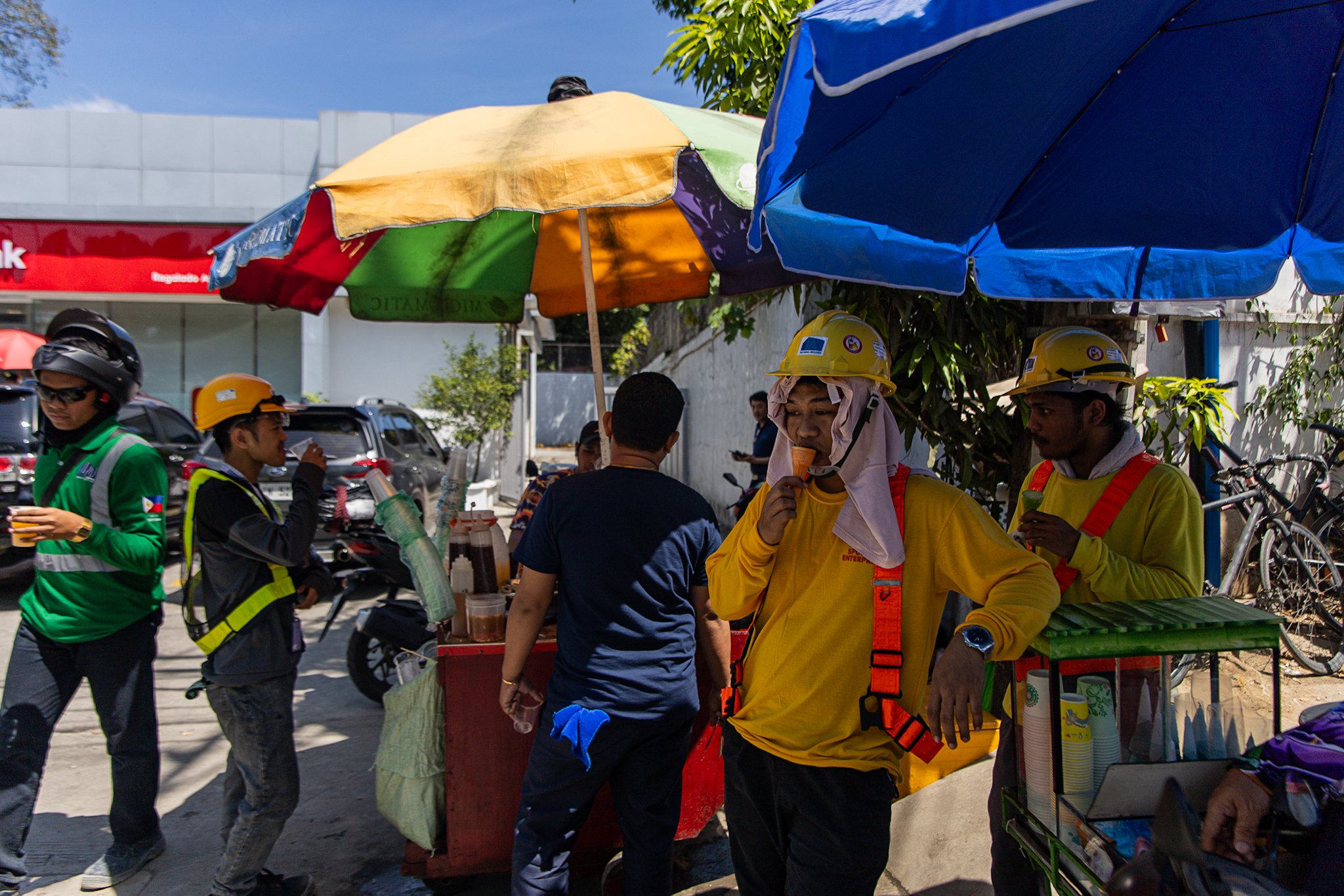 Workers beat the heat with ice cream