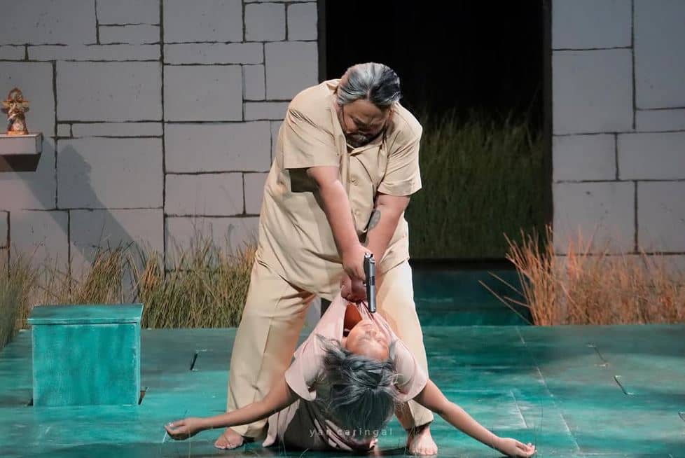 Jonathan Tadioan in a scene. in Co-Love.