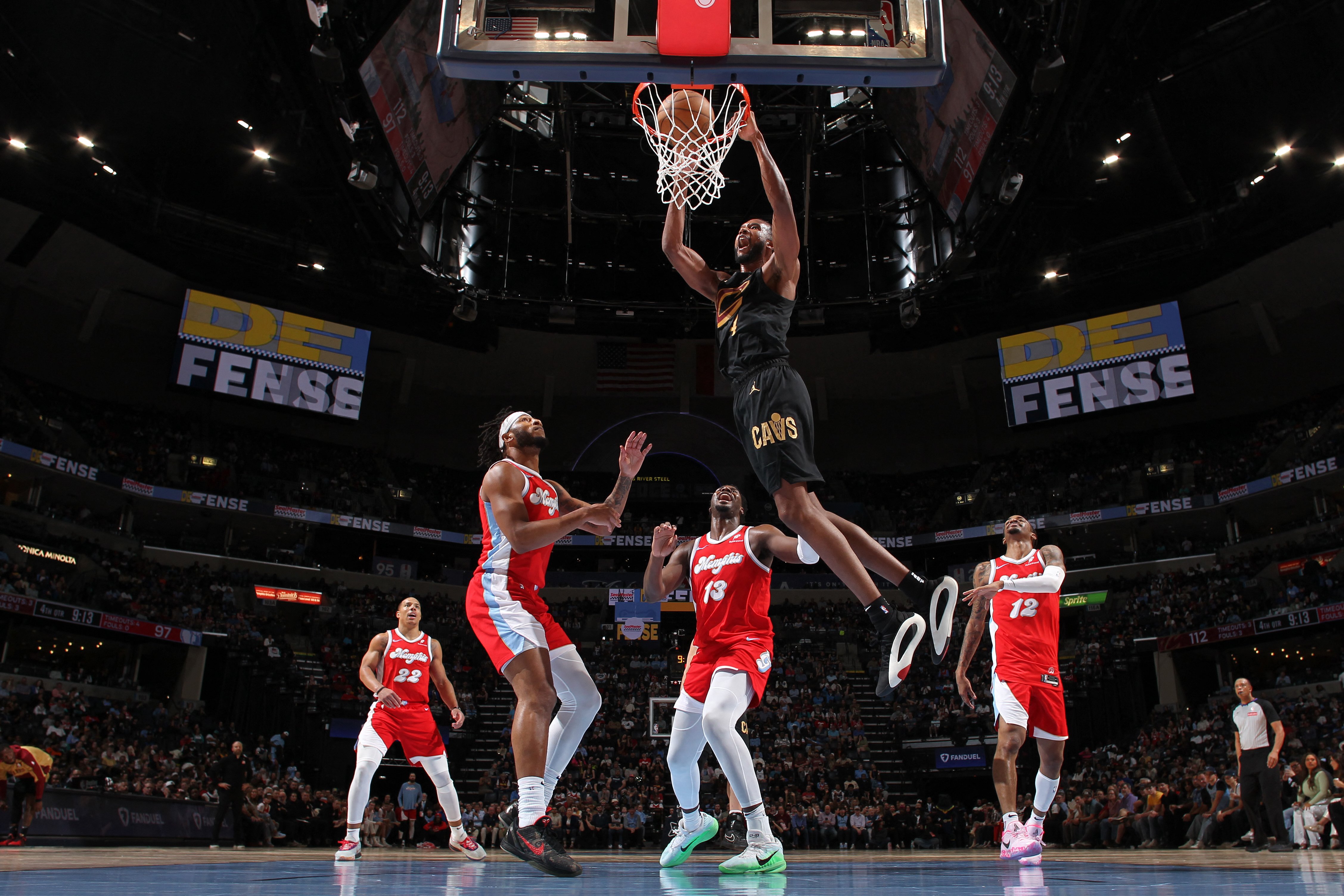 Cavs tame Grizzlies, set franchise record 
