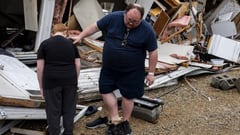 Tornadoes ravage central U.S.