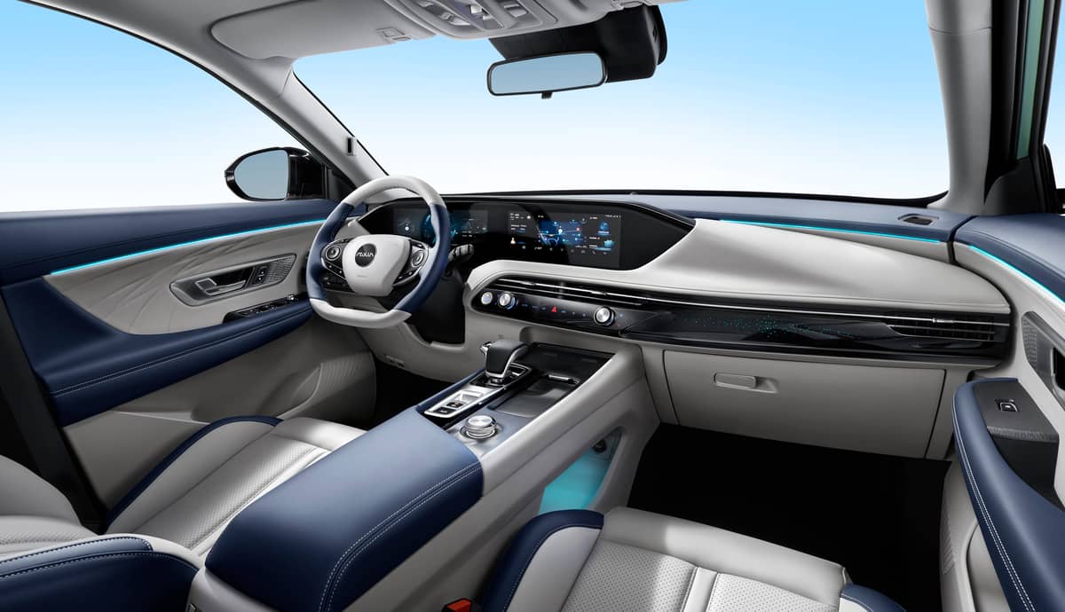 Inside, the Aeolus Huge Hybrid blends comfort, spaciousness and advanced technology seamlessly.