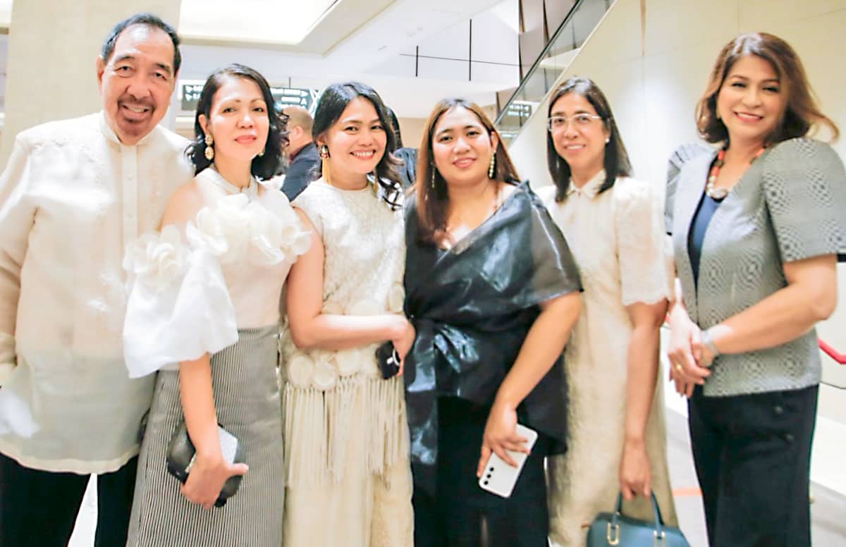 DAILY TRIBUNE executives attend in full force (from left) president Willie Fernandez, executive vice president Bettina Fernandez, managing editor and Lifestyle editor Dinah Ventura, social media head Patricia Ramirez, vice president for Finance and Admin Cheeney Mangcucang-Eugenio and executive director of brand communications Chingkee Mangcucang.