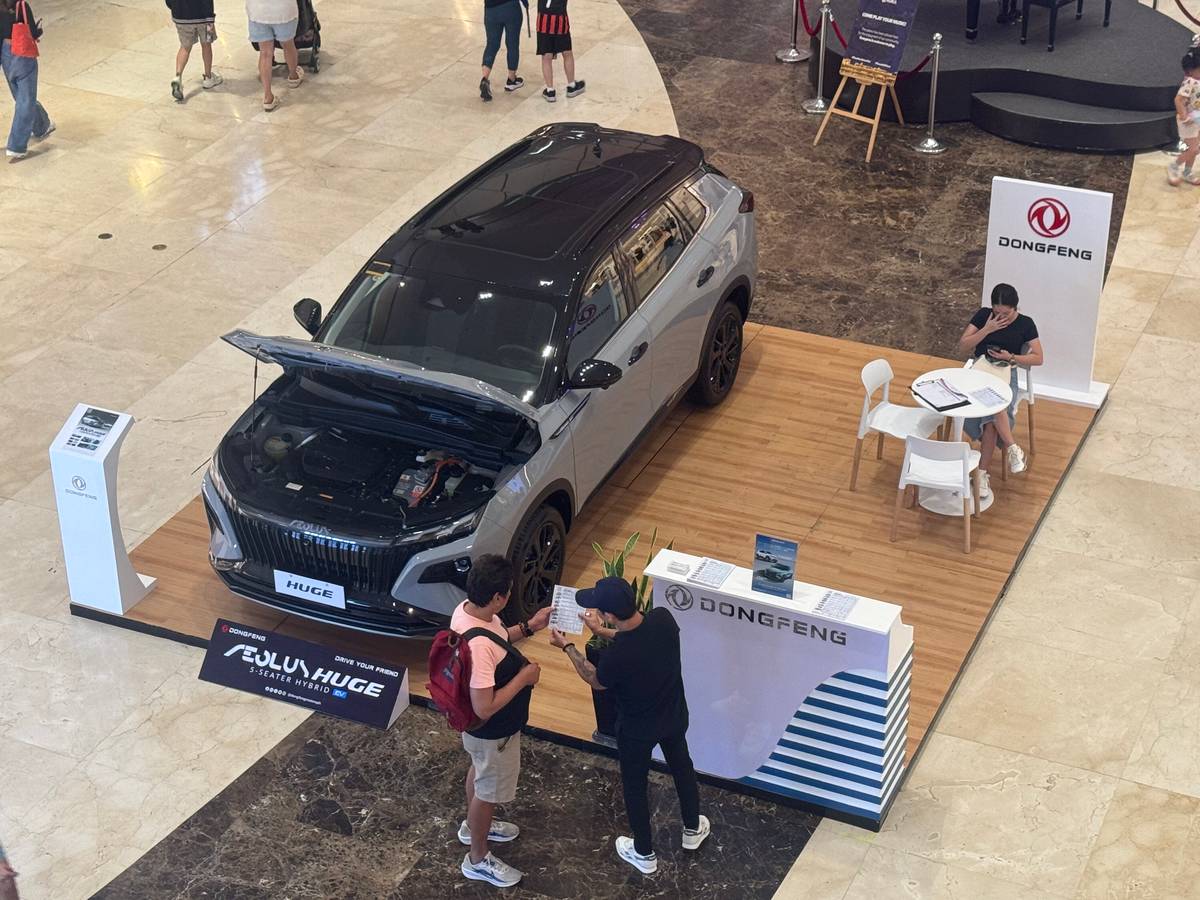 Check out the Aeolus Huge Hybrid on display at SM Aura from 12-18 March — drop by, ask questions, and see why Dongfeng’s special hybrid-electric deal is worth catching before 31 March.