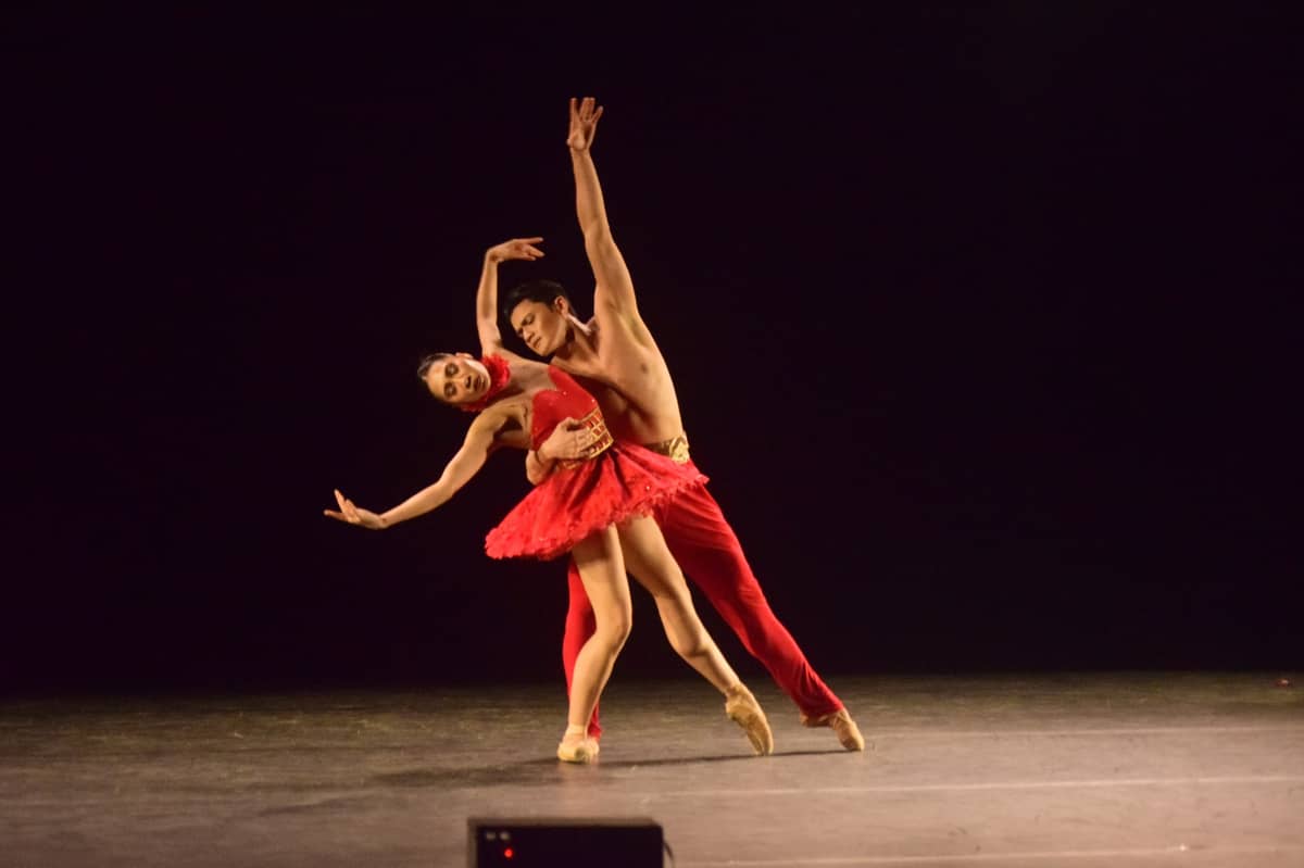 ‘Pas de deux’ performance in ‘Bloom’ featuring Ballet Manila soloist Stephanie Santiago and principal dancer Joshua Enciso.