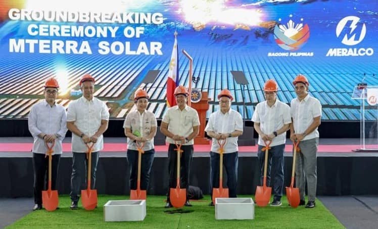 A landmark solar development. President Ferdinand Marcos Jr. (center) led the groundbreaking ceremony of the MTerra Solar Project, the world’s largest integrated solar and battery storage facility, last 21 November 2024. Seen in the photo are (from L-R) Special Assistant to the President for Investment and Economic Affairs Frederick D. Go, Department of the Interior and Local Government Secretary Jonvic C. Remulla, Senator Loren B. Legarda, Meralco chairman and CEO Manuel V. Pangilinan, Meralco vice chairman and MGen director Lance Y. Gokongwei, MGen president and CEO Emmanuel V. Rubio.