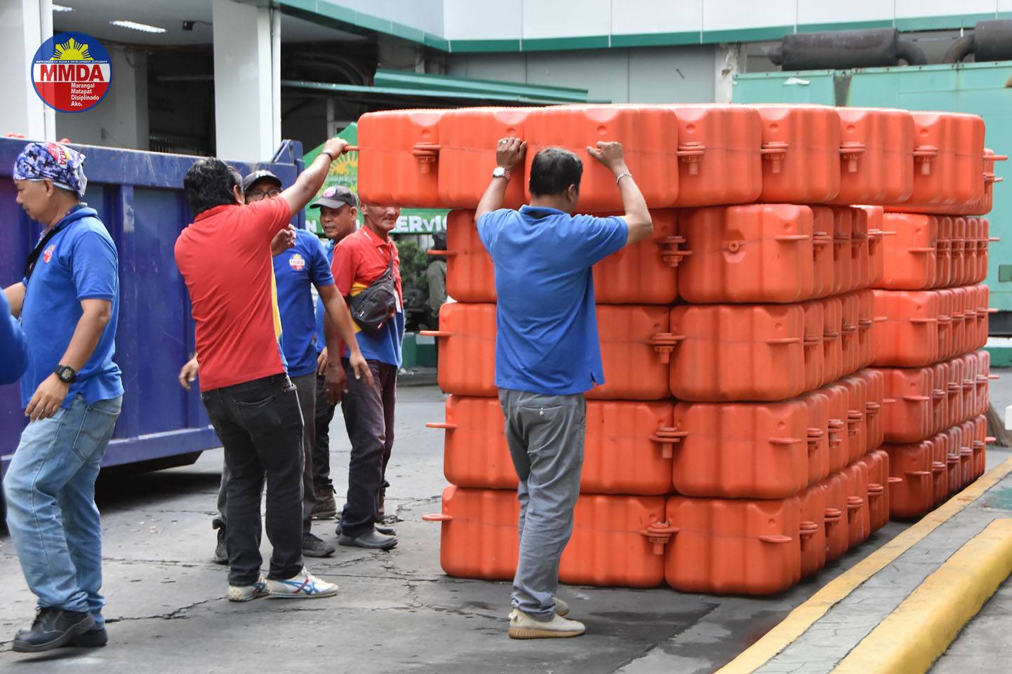 MMDA donates trash traps to Parañaque