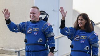 'Stranded' NASA astronauts back on Earth after splashdown