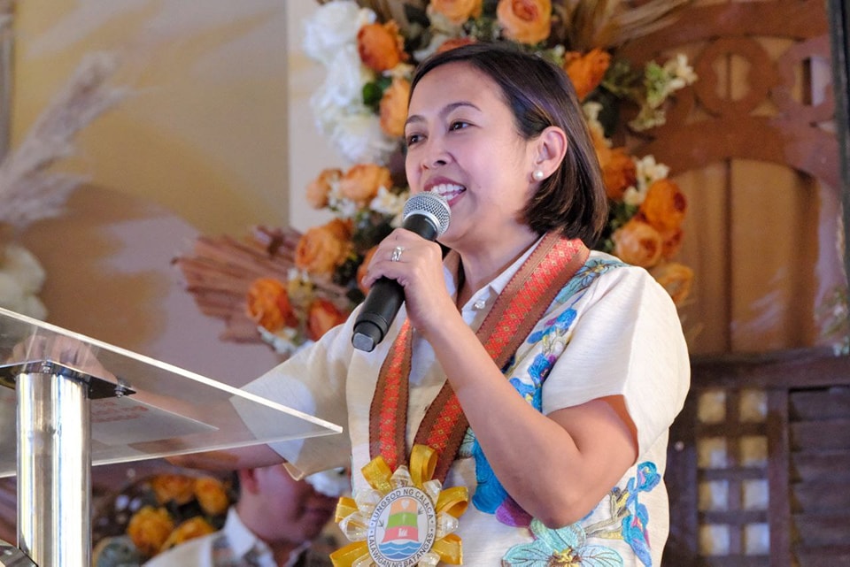 Binay promotes early education, free medicines in Quezon visit