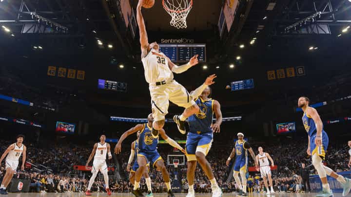 Aaron Gordon steps up, lifting the Denver Nuggets to a 114-105 victory over the Golden State Warriors in the NBA regular season.