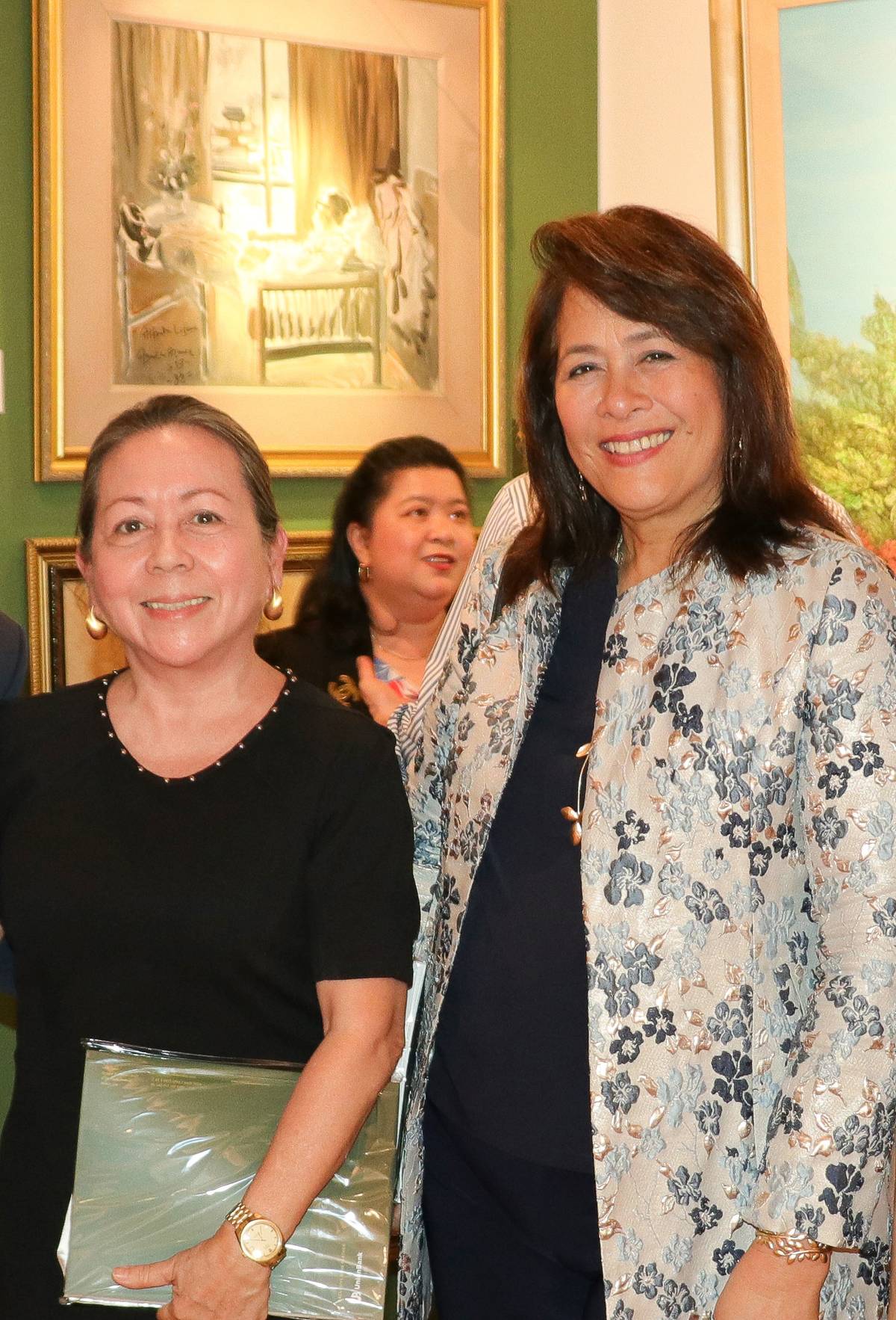 Maribel Espino and Lisa Sobrepeñagrey.
