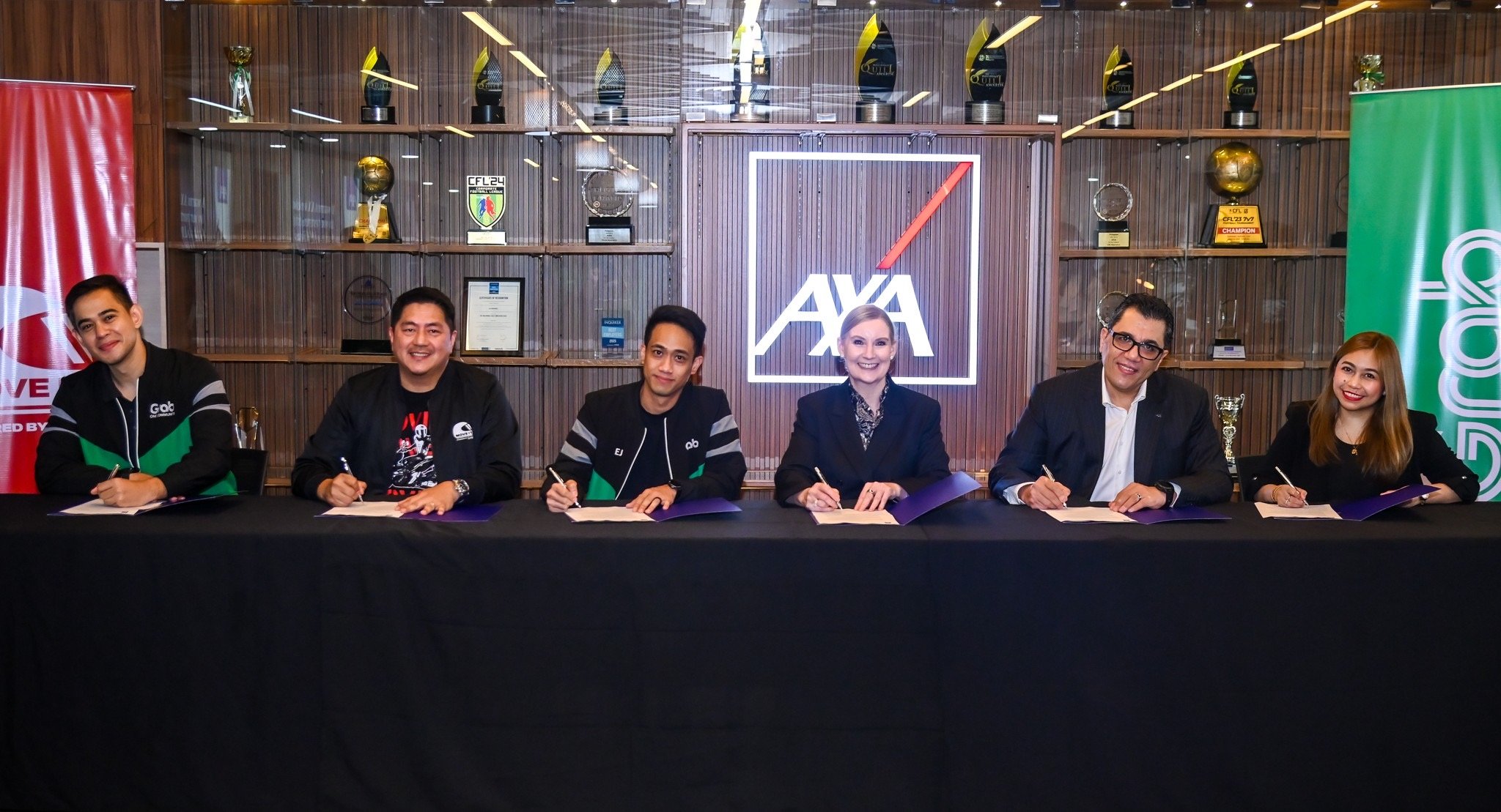 Grab and MOVE IT forge a partnership with AXA Philippines and Philinsure to provide free life insurance to top-performing driver- and rider-partners.

(L-R) Grab Philippines Head of Public Affairs Gio Tingson, MOVE IT General Manager Wayne Jacinto, Grab Philippines Director for Mobility EJ Dela Vega, AXA Southeast Asia and Korea CEO Sally O’Hara, AXA Philippines CEO Ayman Kandil, and Philinsure Vice President for Client Servicing Roxanne Agustin.