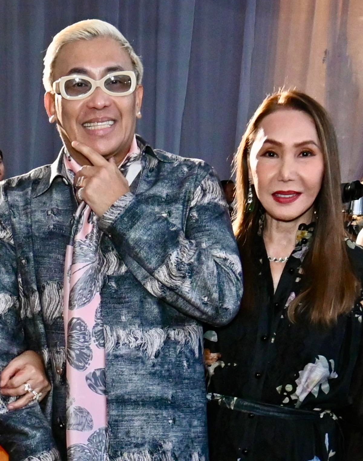 Jojie Dingcong and Consul Agnes Huibonhoa.