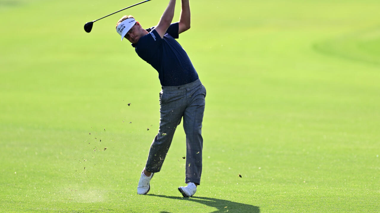 Mitchell grabs share of Valspar lead