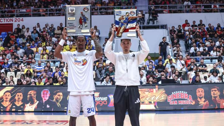 TNT’s Rondae Hollis-Jefferson (left) wins his third Best Import award while Arvin Tolentino of NorthPort gets named the Best Player of the Conference winner in the PBA Commissioner’s Cup Friday just before Game 4 at the Ynares Center in Antipolo.