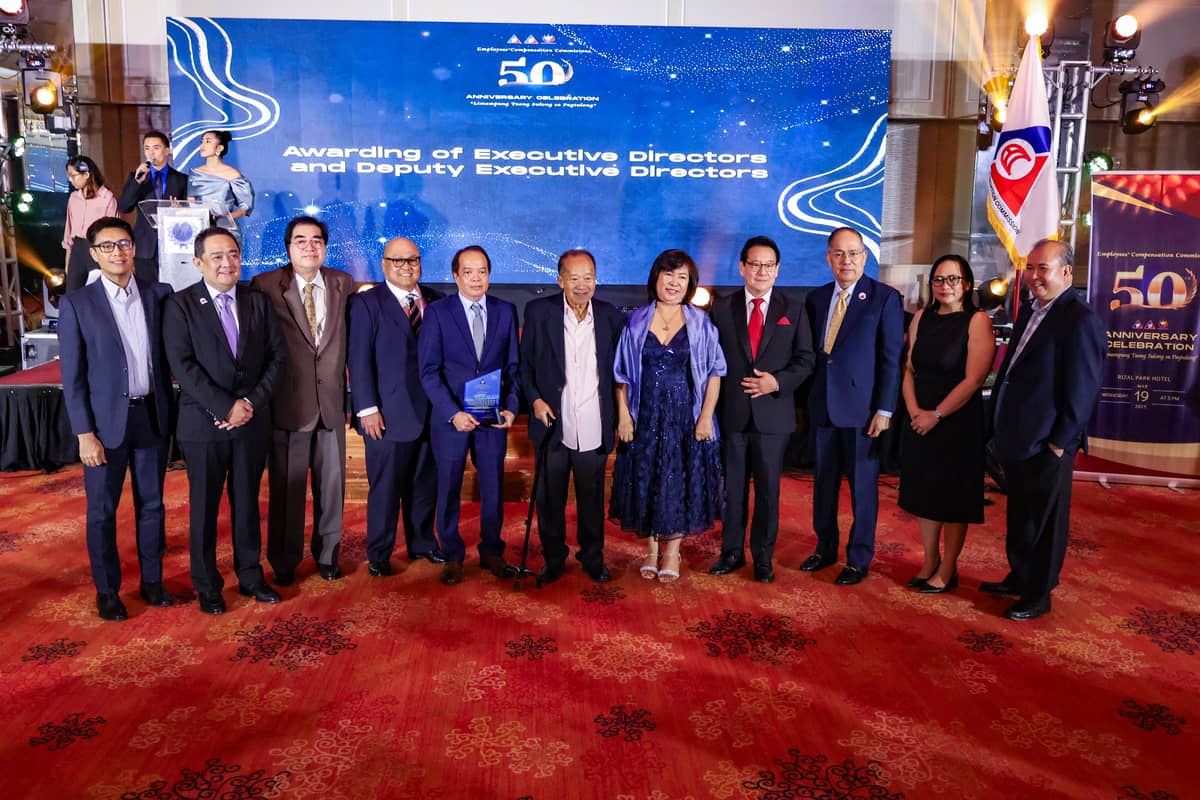 Former ECC Executive Directors Atty. Wilhelm D. Soriano (8th from left), Elmer D. Juridico (6th from left), and Stella Zipagan-Banawis (7th from left), along with former ECC OIC-Executive Director Engr. Jose Maria S. Batino (5th from left), were honored during the event.