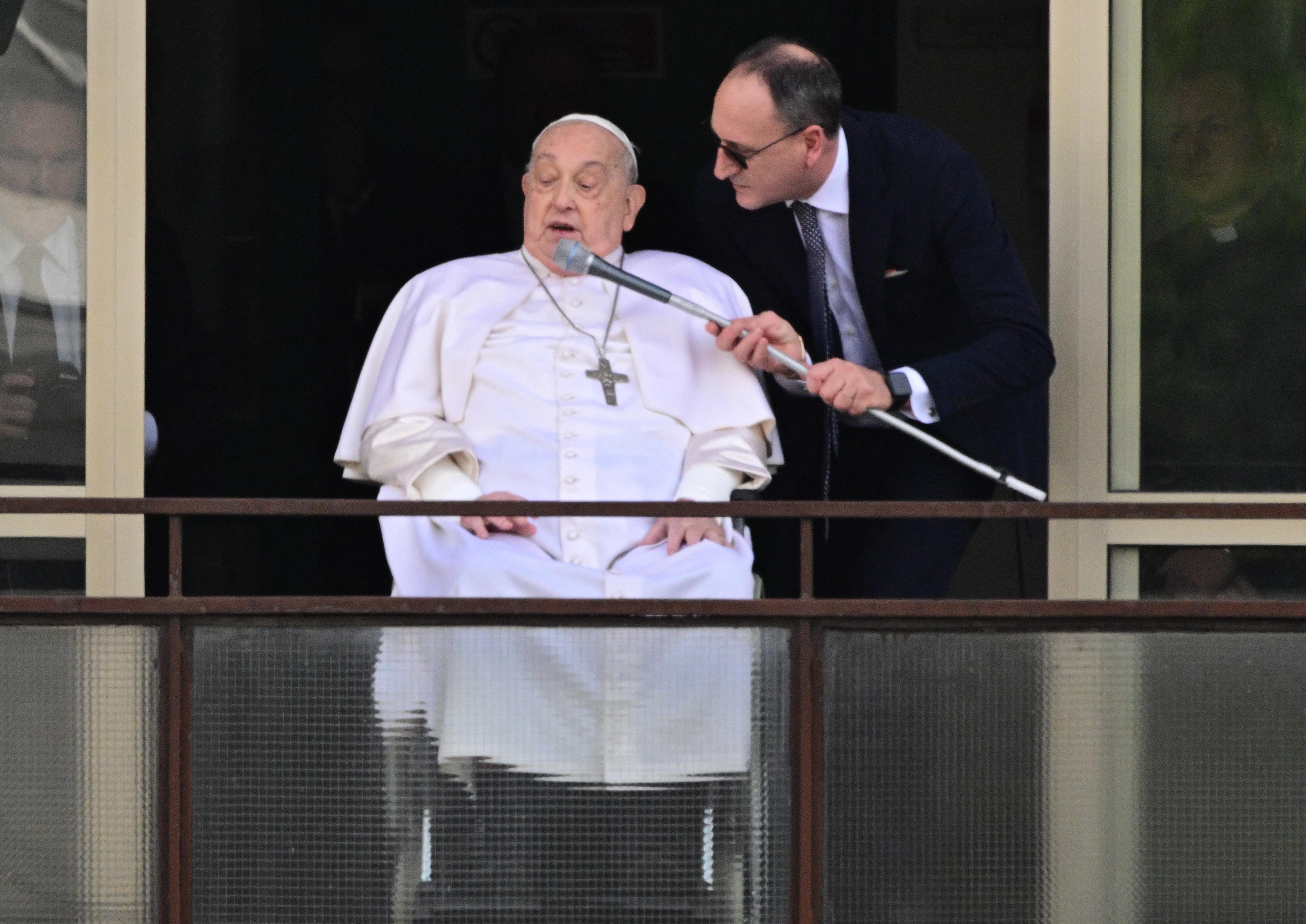 Pope Francis discharged after pneumonia treatment