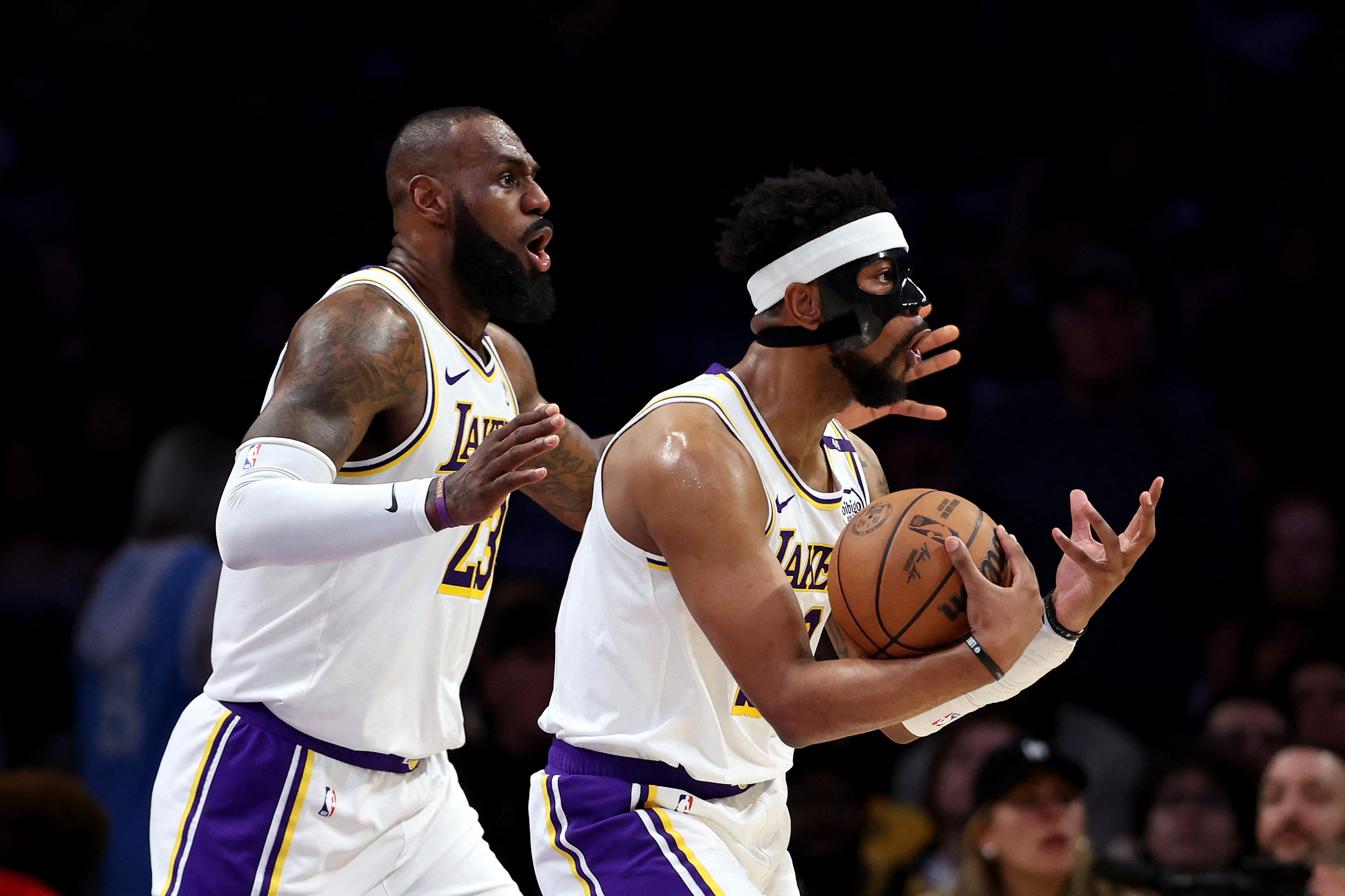 RAGING BULLS: Chicago ruins LeBron’s return