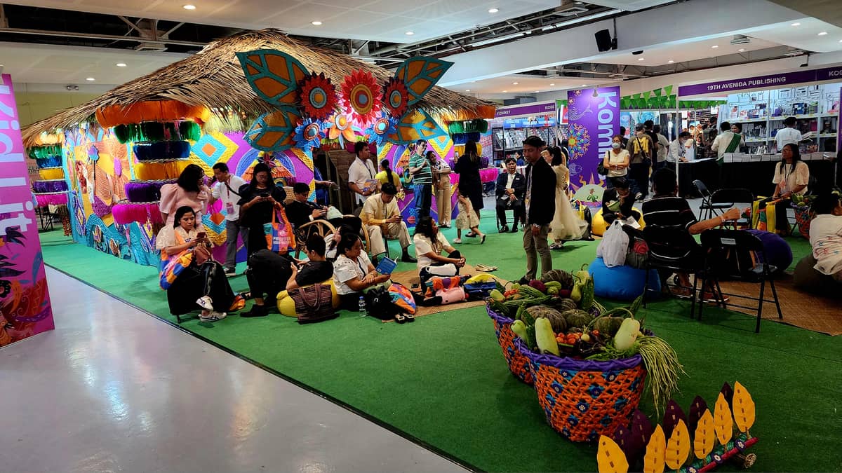 PBF’s centerpiece is a large hut embellished according to the practice of pagpapahiyas.