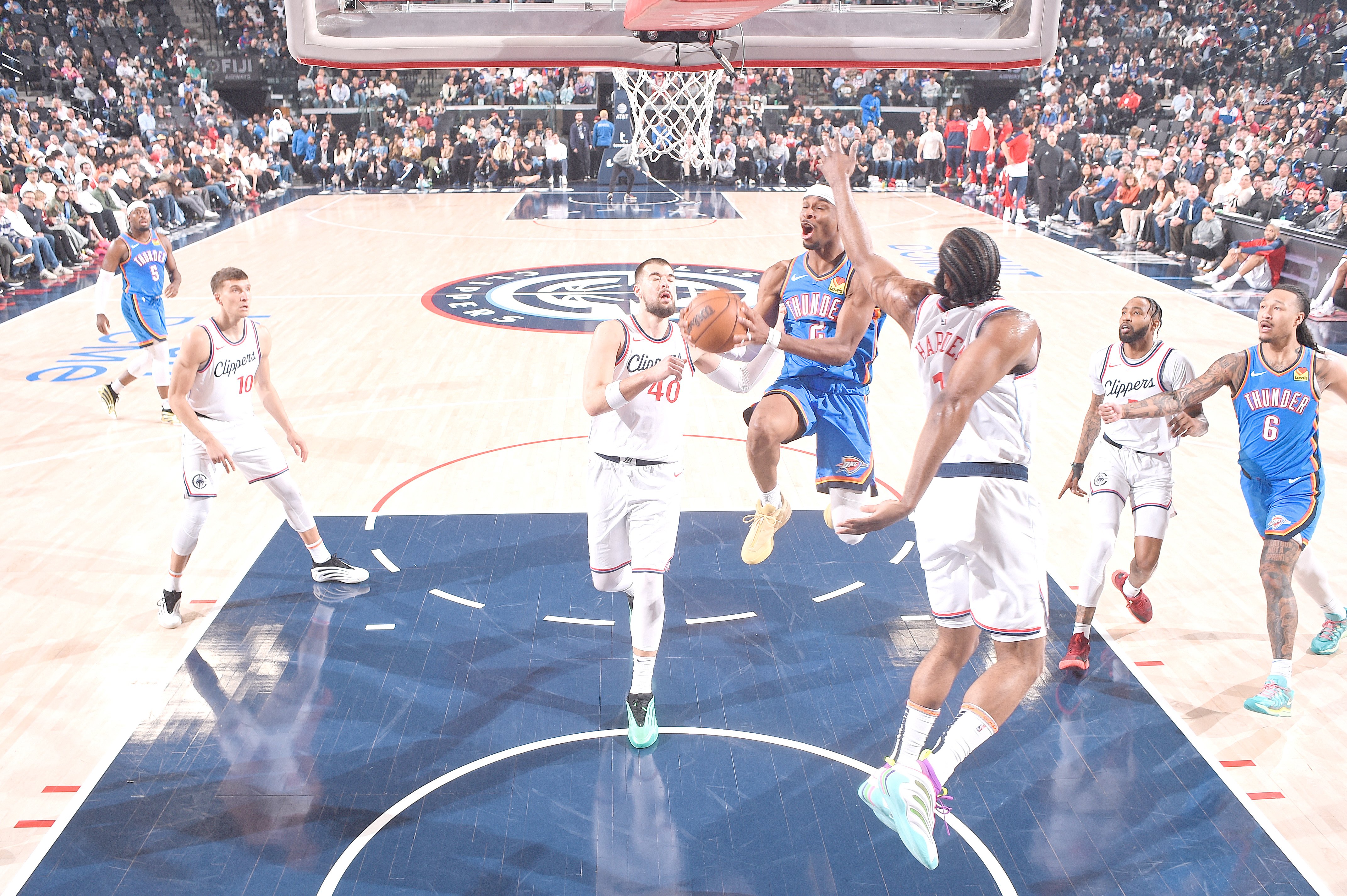 Shai, Thunder roll past Clippers