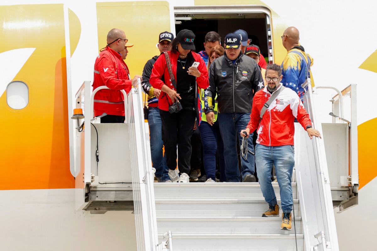 Venezuelans flown home as deportation flights resume